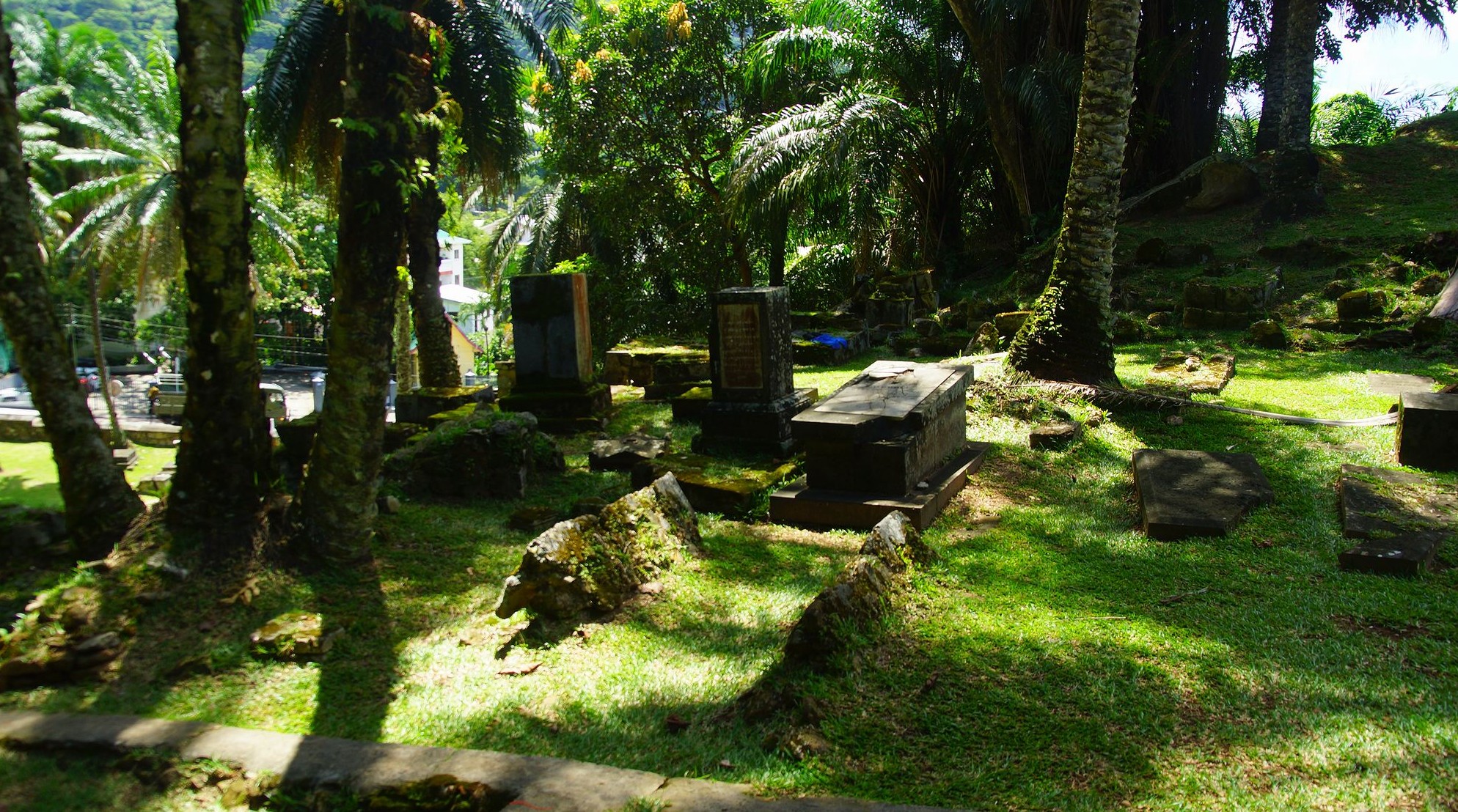 Старинное кладбище Старинное кладбище