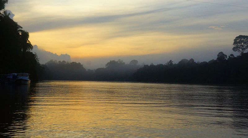 Рассвет на реке Кинабатанган