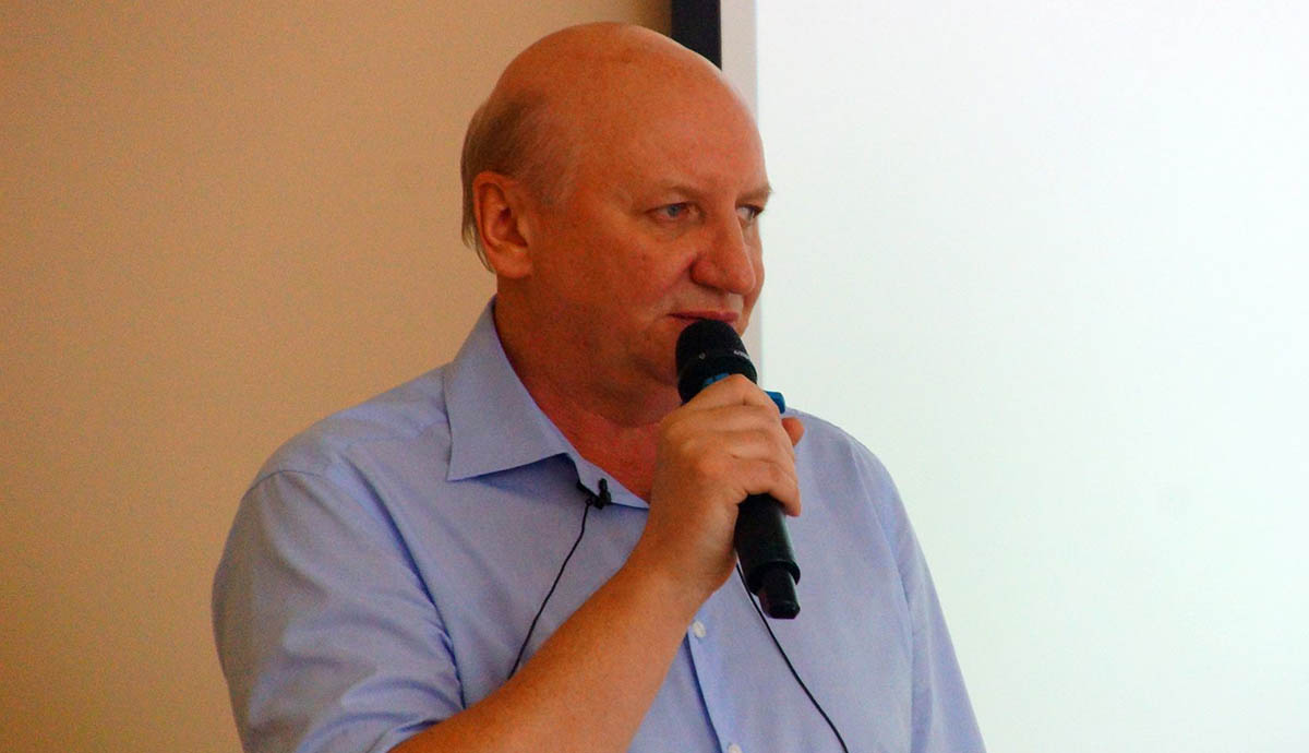 Выступает Сергей Колесников