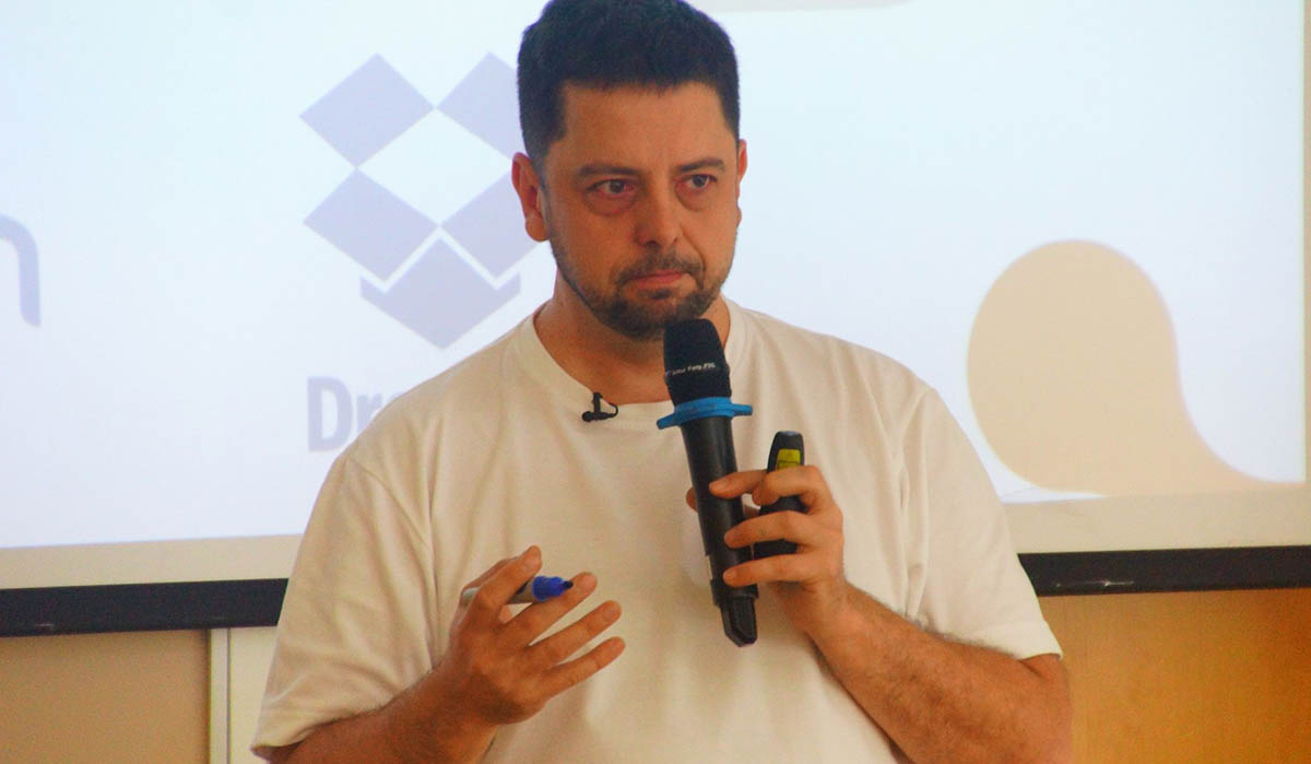 Выступает Михаил Соловьев